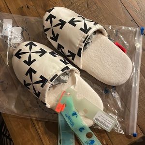 Off white brand new slippers . Sold out Lg/xL